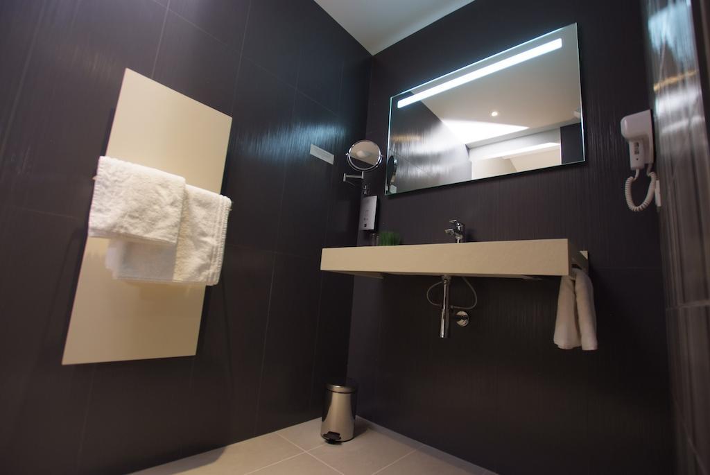 Le Privilege Chateaubourg  Bilik gambar